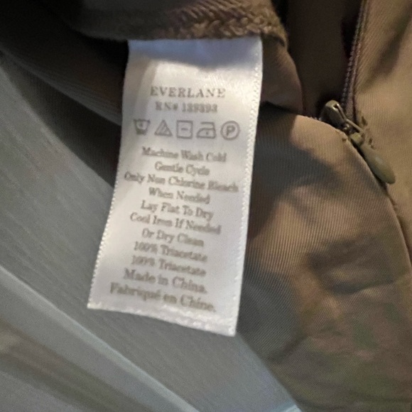 Everlane jumpsuit with crop length pants. - Picture 4 of 4